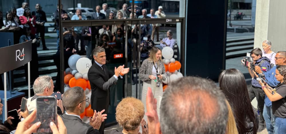 R4 celebra 19 años de innovación y reinaugura su oficina en el Centro Lido