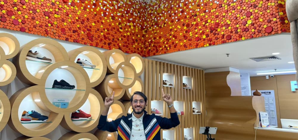 Panots incorpora el mural de tapas recicladas